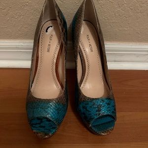 Pour la Victoire peeptoe pumps